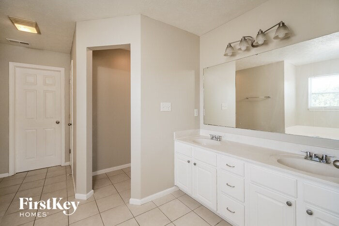 Building Photo - 5569 Bracken Dr