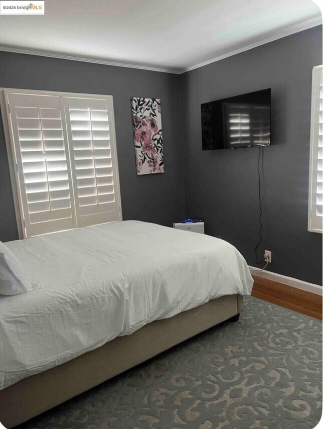 Building Photo - 640 Myrtle Ave