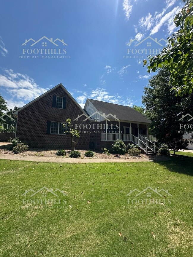 Primary Photo - Stylish and Spacious 4-Bed Home with Scree...