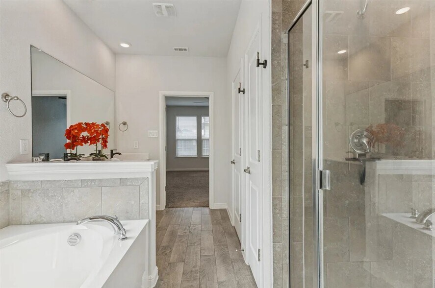 Building Photo - 9125 Highland Orchard Dr