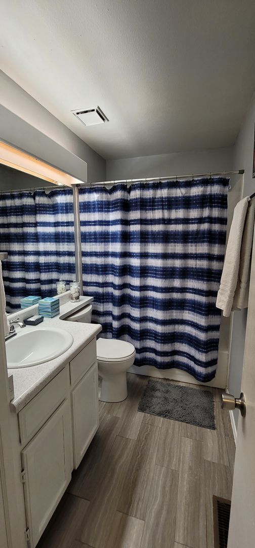 Building Photo - Charming Westside 2 Bedroom- pet friendly