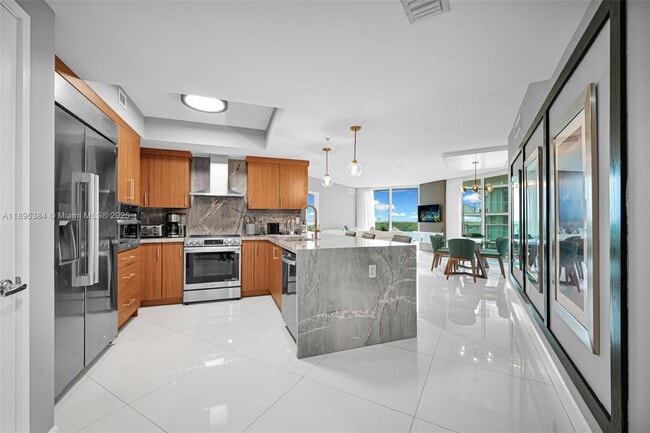 Primary Photo - 250 Sunny Isles Blvd