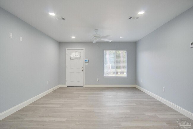 Building Photo - 114 Altamont Rd