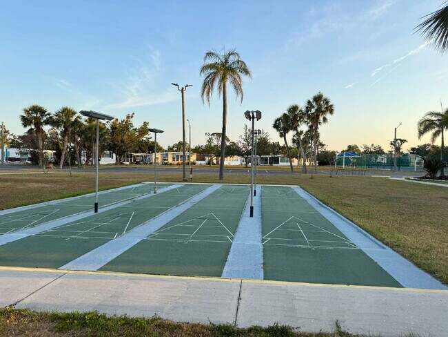 Building Photo - "Charming 2-Bed Furnished Annual Retreat in Venice, FL – Your Cozy Home Awaits!"