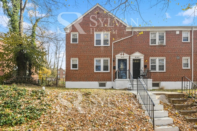 Building Photo - Welcome to this charming abode.