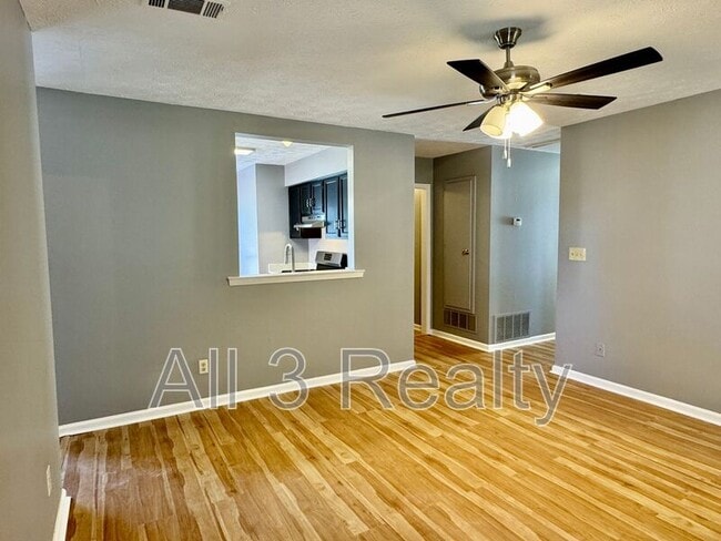 Building Photo - 728 E Gardendale Dr