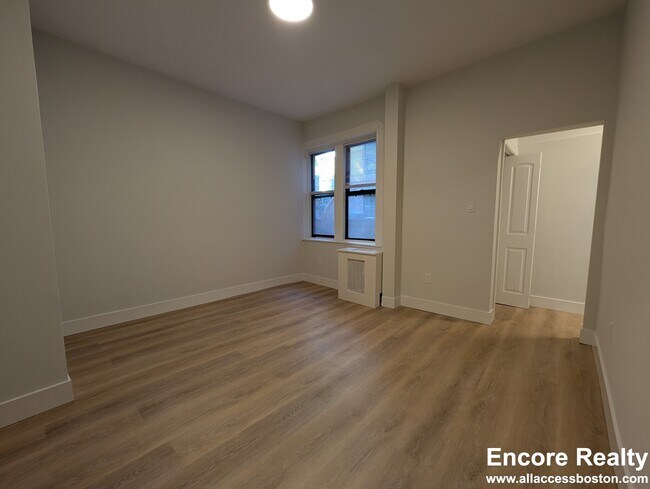 Building Photo - 24 Phillips St