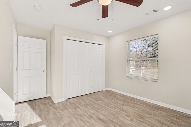 Building Photo - 2117 Blayton Ln SE