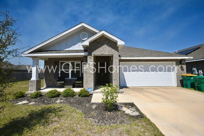 Building Photo - 4 Bed Crestview Home