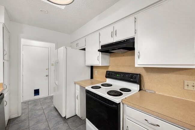 Building Photo - 6436 Ridglea Dr
