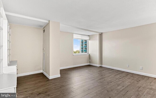 Building Photo - 501 Slaters Ln