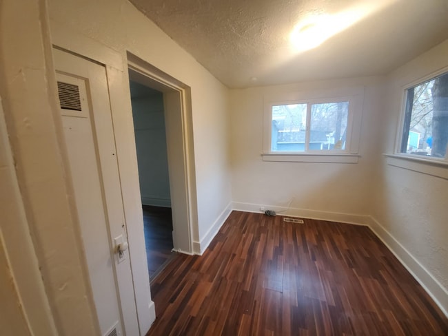 Building Photo - 2 Br Apartment on 28th St.