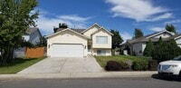 Building Photo - Charming Split-Level 3bed 2 bath Home in Medical Lake with Spacious Layout & Natural Light - Comi...