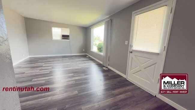 Building Photo - 1625 Paradise Ln