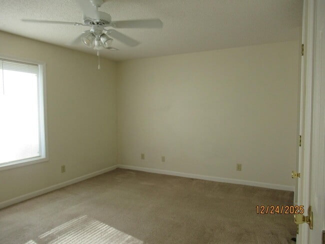 Building Photo - 251 Rast St