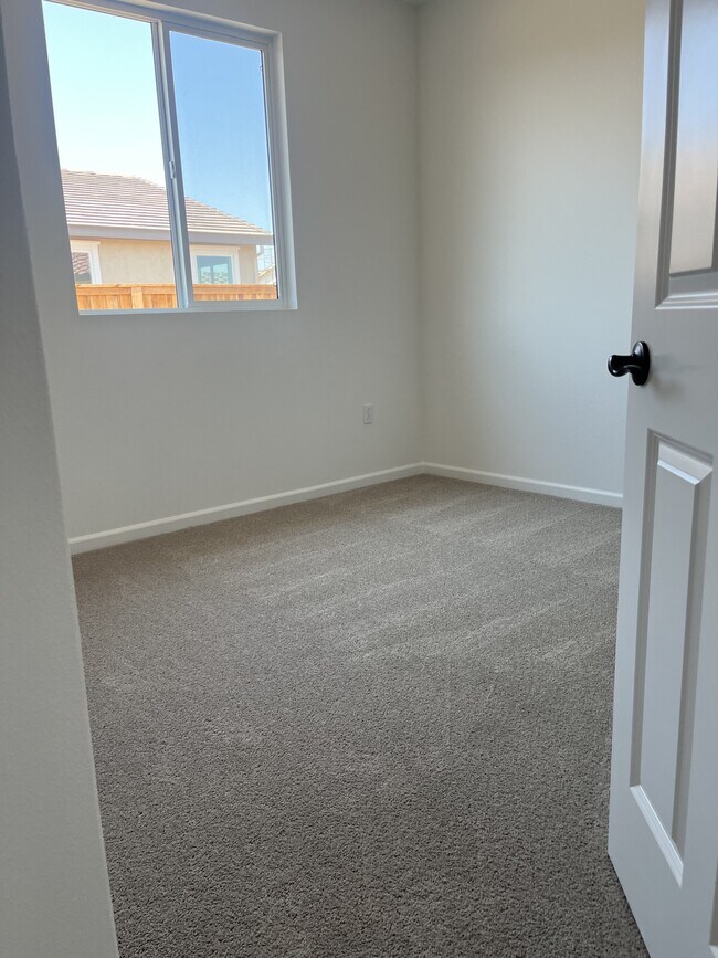 Building Photo - 1083 Camomile Dr
