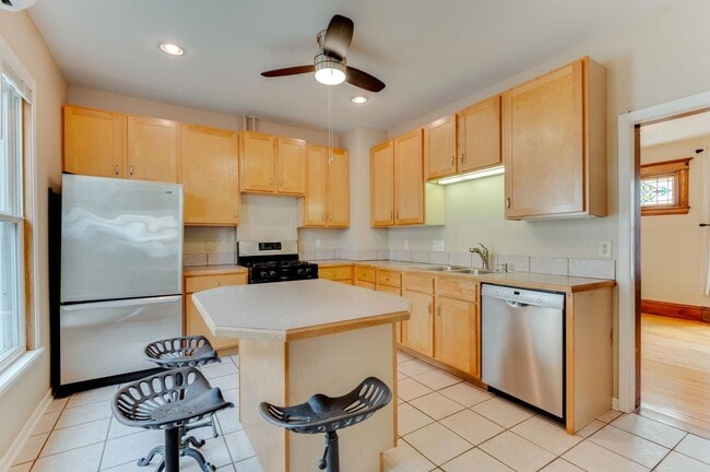 Building Photo - Gorgeous Uptown 4-bed 2-bath Single-Family House w/ Garage + Fenced-In Yard