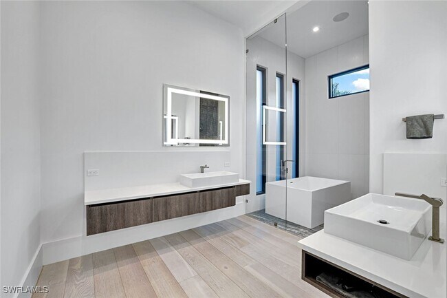Building Photo - 641 Starboard Dr