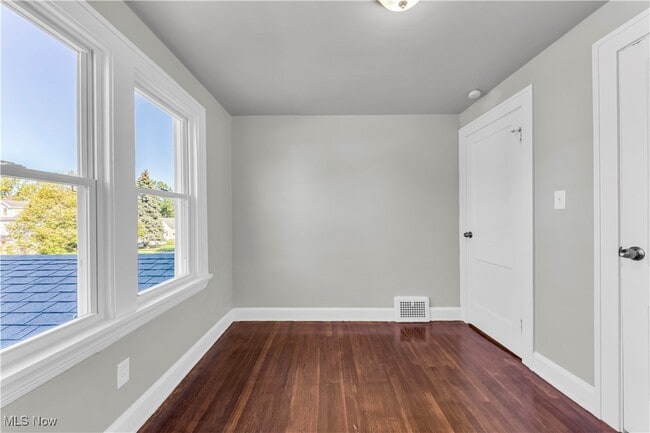 Building Photo - 5223 Clement Ave