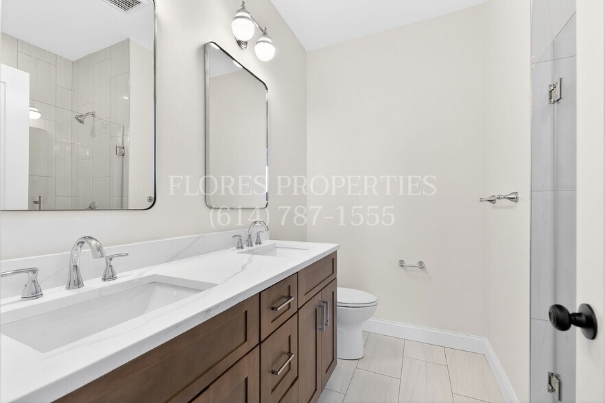 Building Photo - 698 S 22nd St