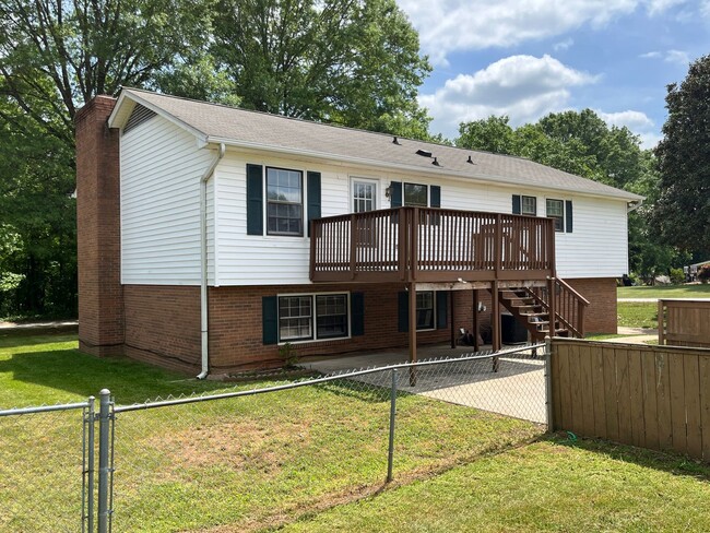 Building Photo - Incredible Location in N Davidson Co with ...