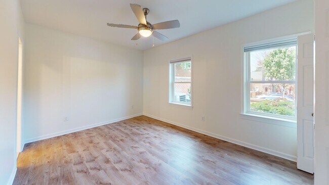 Building Photo - Rare Secluded Two Bedroom Arlington Townho...