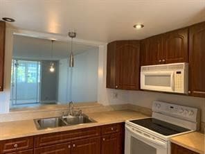 Primary Photo - 320 NE 12th Ave