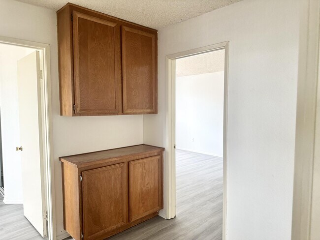 Building Photo - 6950 Bullock Dr