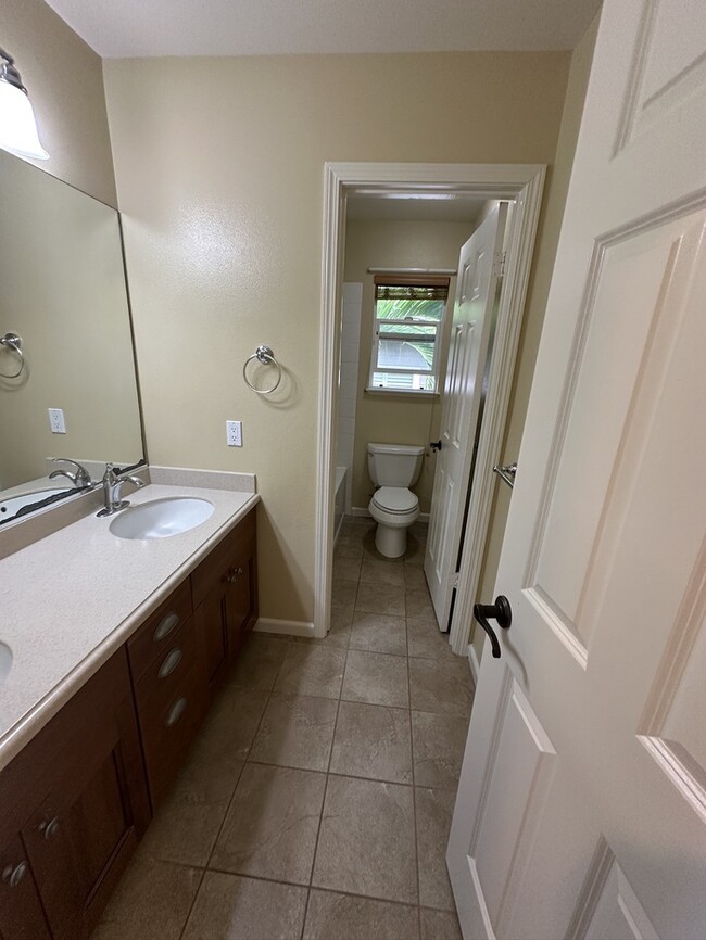 Building Photo - Pet-Friendly Spacious Solar-Powered Home i...