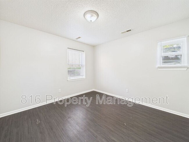 Building Photo - 1229 W Hayward Ave