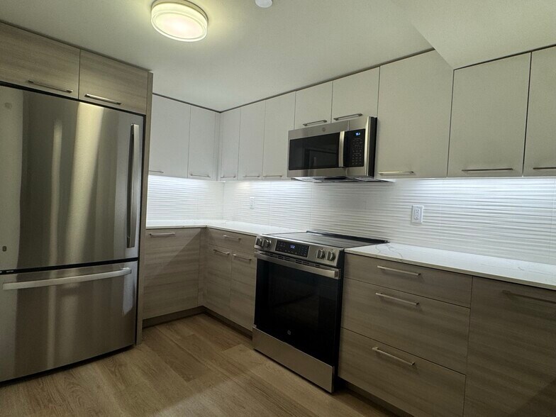 Building Photo - 1065 Commonwealth Ave