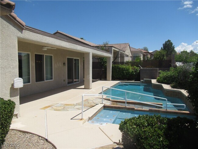 Building Photo - 2091 Clearwater Lake Dr