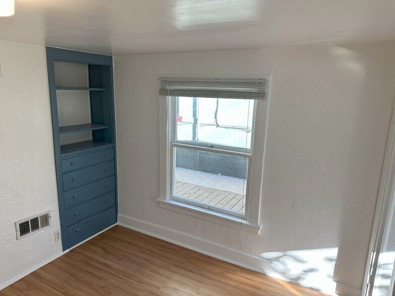 Building Photo - 42 Fox St