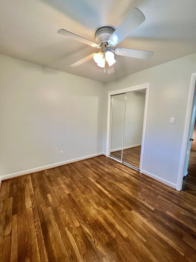 Building Photo - Beautiful 4 BR + den 2 FB home in corner lot!