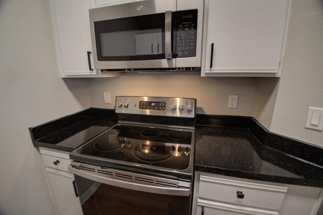 Building Photo - 2320 Gracy Farms Ln