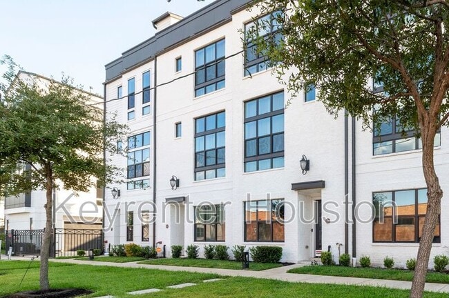 Building Photo - 2914 Lamar St