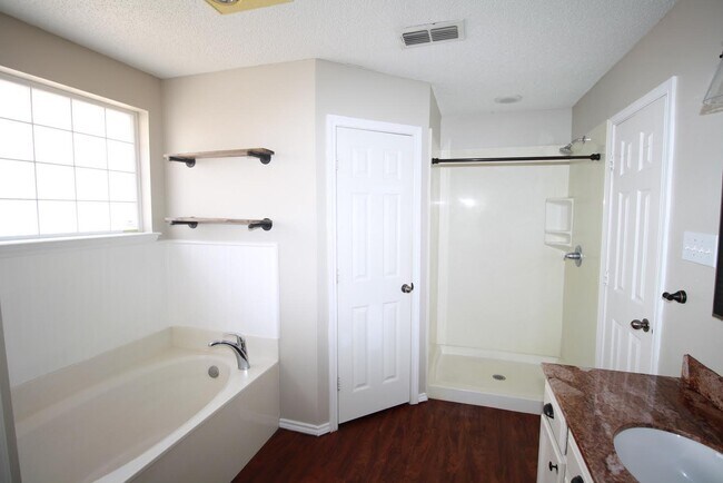 Building Photo - 152 Frankford Ct