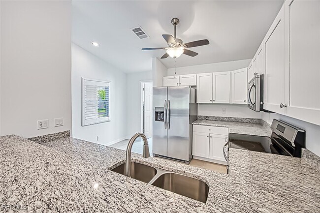 Building Photo - 16840 Sanibel Sunset Ct