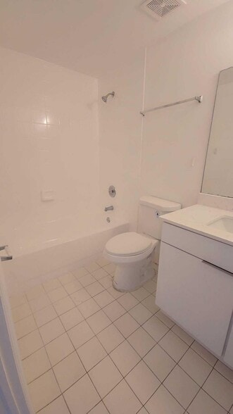 Building Photo - 751 SW 148th Ave