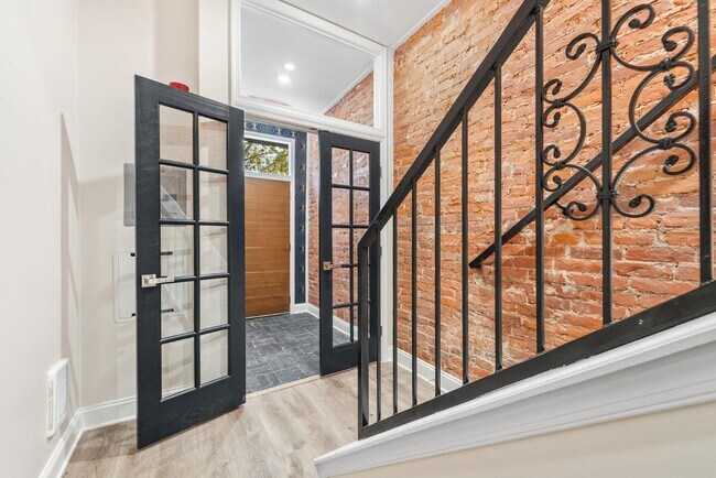 Building Photo - 2341 N College Ave