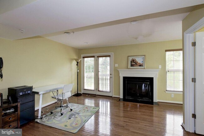 Building Photo - 7055 Oak Grove Way