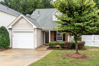 Building Photo - Charming 3 Bedroom Home for Rent with Fenc...