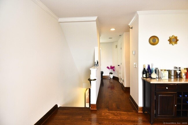 Building Photo - 178 Flax Hill Rd