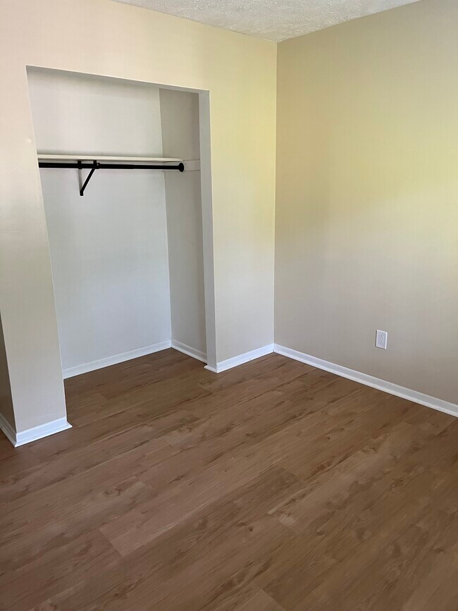 Building Photo - 1540 Burcham Dr