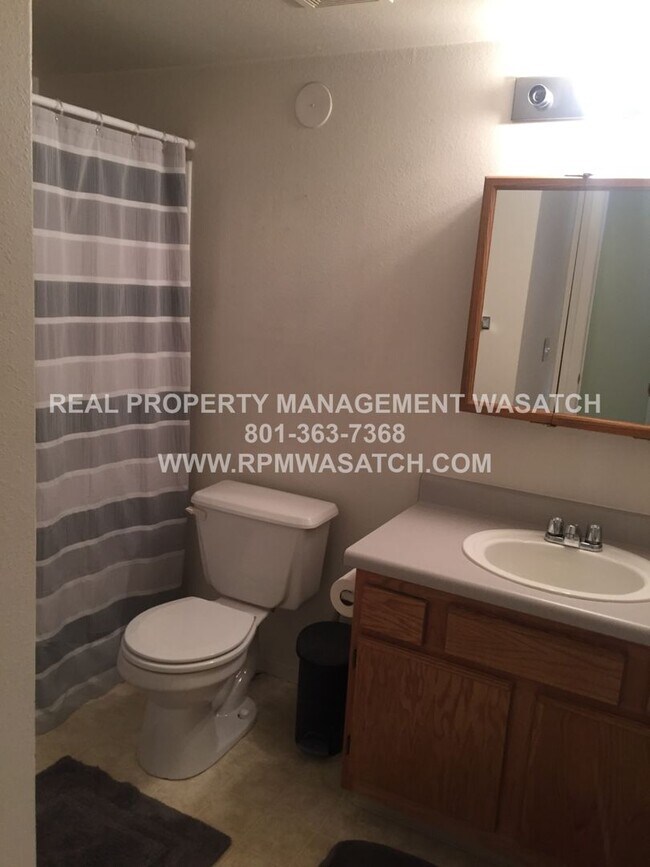 Building Photo - Come See This Spacious 2-bedroom 2-Bath in Downtown Salt Lake City!!