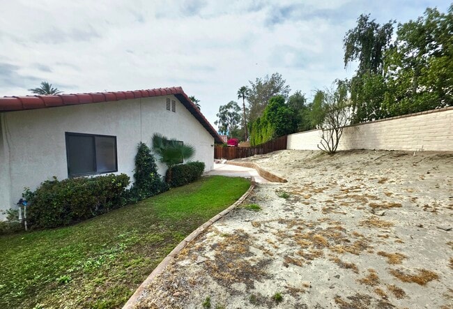 Building Photo - 40329 Sagewood Dr