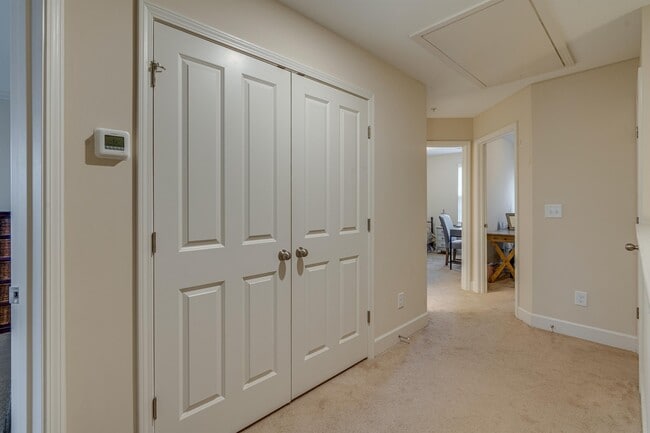 Building Photo - 253 Mary Ann Cir