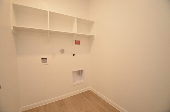 Building Photo - 5631 Pearl Vis Dr