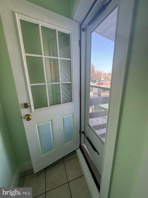 Building Photo - 332 E Broadway