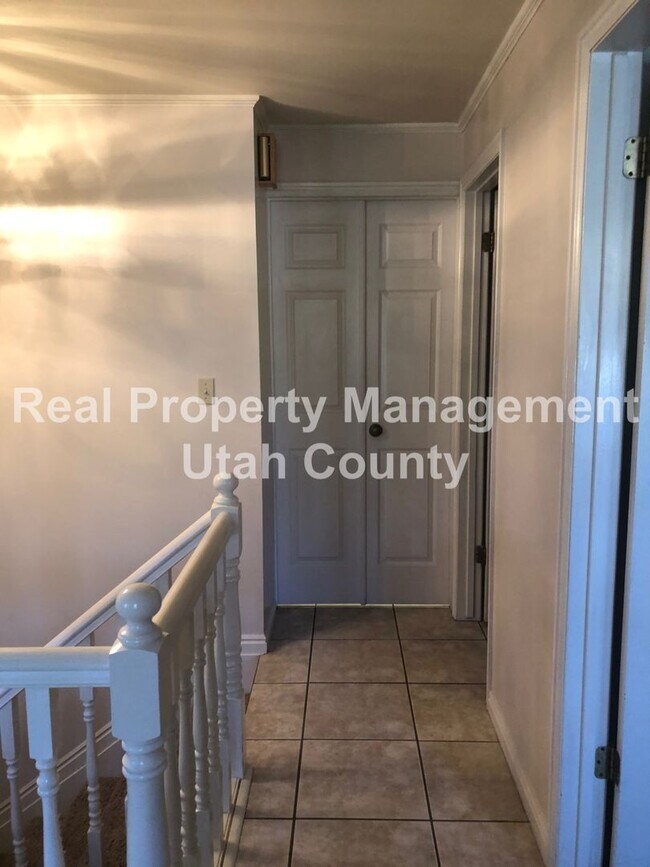 Building Photo - Spacious Lehi Home